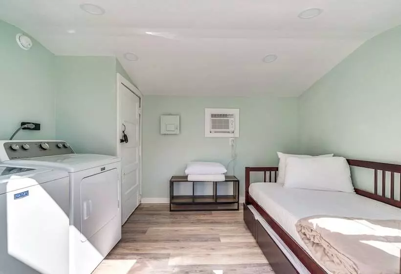 Spring Hill Canal Front Home W/ Kayaks Provided!