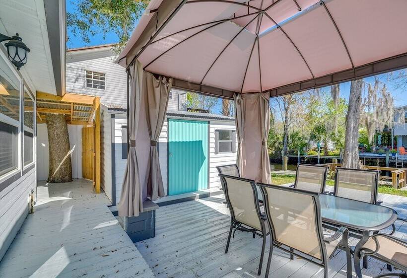 Spring Hill Canal Front Home W/ Kayaks Provided!