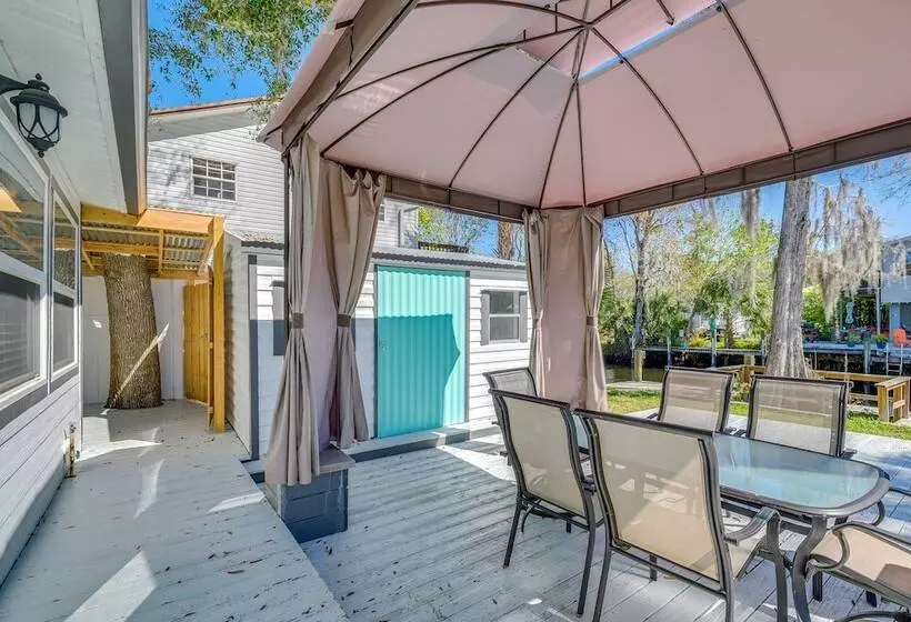 Spring Hill Canal Front Home W/ Kayaks Provided!