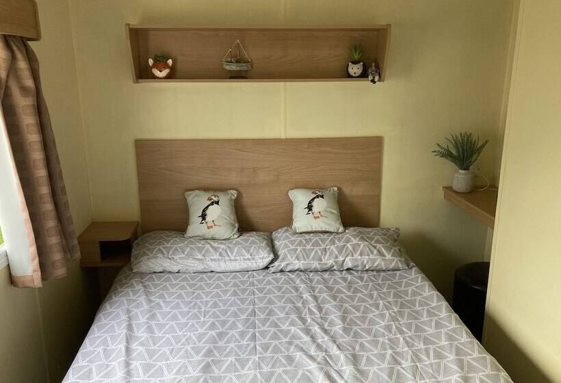 3 Bed Caravan Sea Views Discounted Ferry