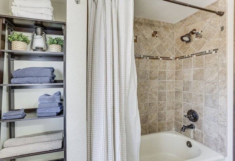 Hot Tub, Pool: 40 Acre Horse Ranch In Kiowa!