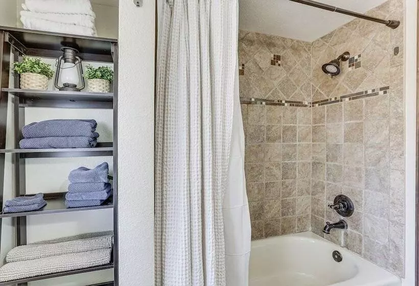 Hot Tub, Pool: 40 Acre Horse Ranch In Kiowa!