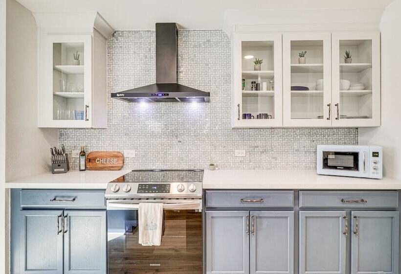 Centrally Located Austin Home W/ Private Patio!