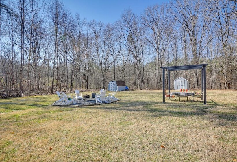 Charming Eden Home W/ Furnished Deck & Fire Pit!