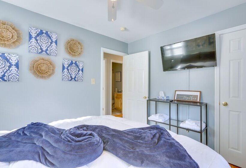 Charming Eden Home W/ Furnished Deck & Fire Pit!