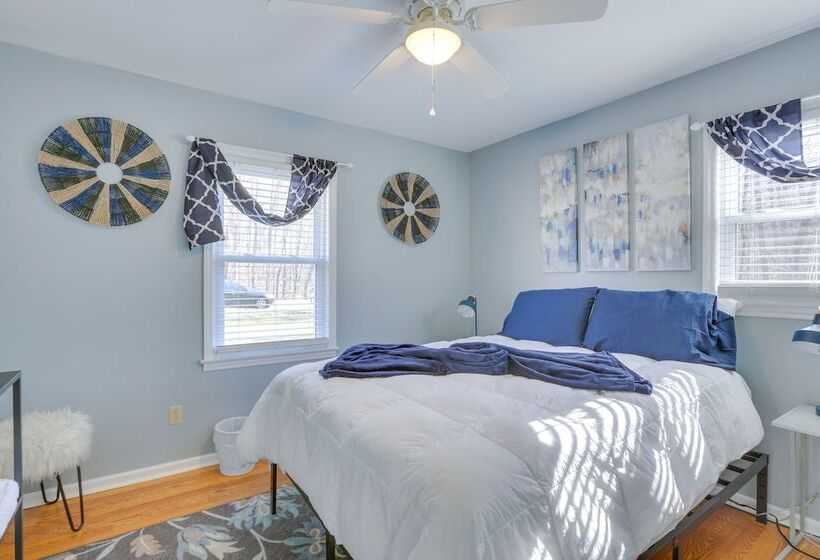 Charming Eden Home W/ Furnished Deck & Fire Pit!