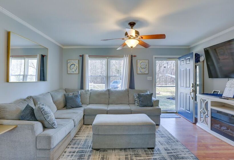 Charming Eden Home W/ Furnished Deck & Fire Pit!