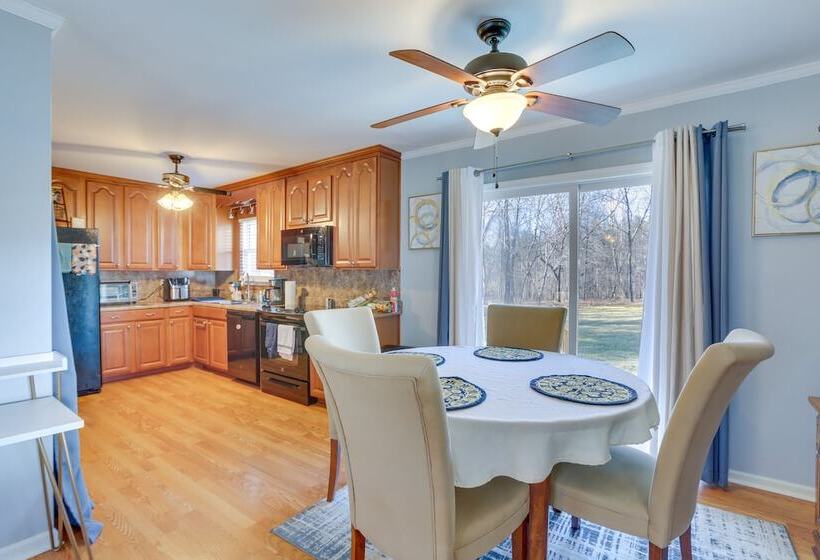 Charming Eden Home W/ Furnished Deck & Fire Pit!