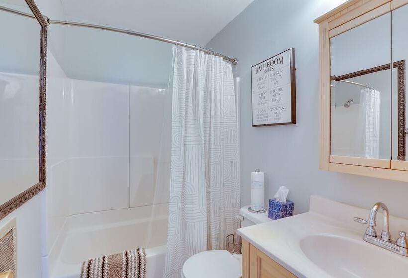 Charming Eden Home W/ Furnished Deck & Fire Pit!