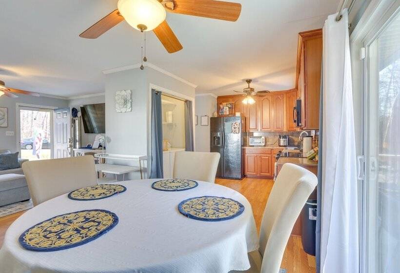 Charming Eden Home W/ Furnished Deck & Fire Pit!