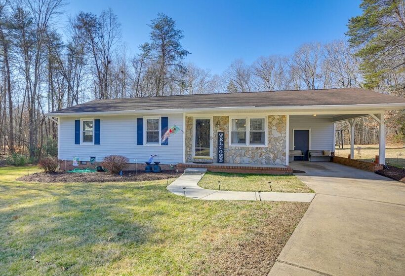 Charming Eden Home W/ Furnished Deck & Fire Pit!