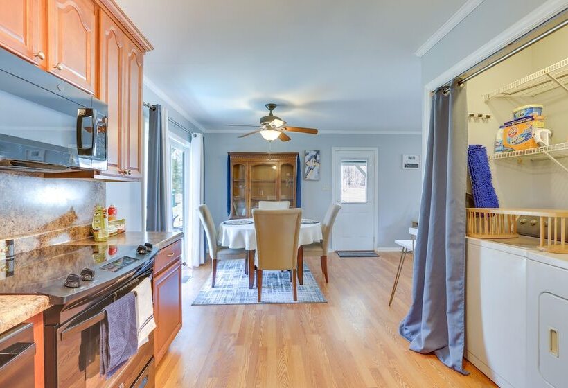 Charming Eden Home W/ Furnished Deck & Fire Pit!