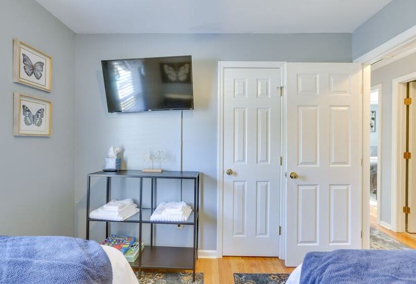 Charming Eden Home W/ Furnished Deck & Fire Pit!