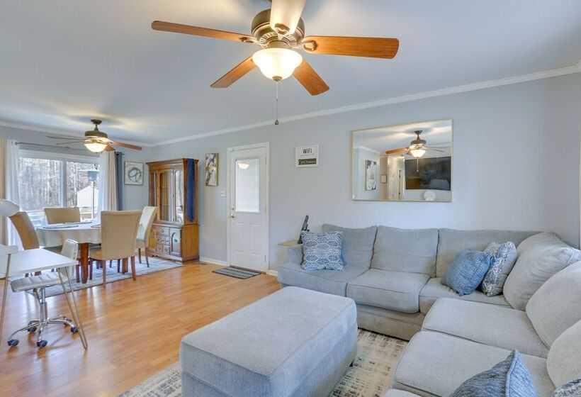 Charming Eden Home W/ Furnished Deck & Fire Pit!