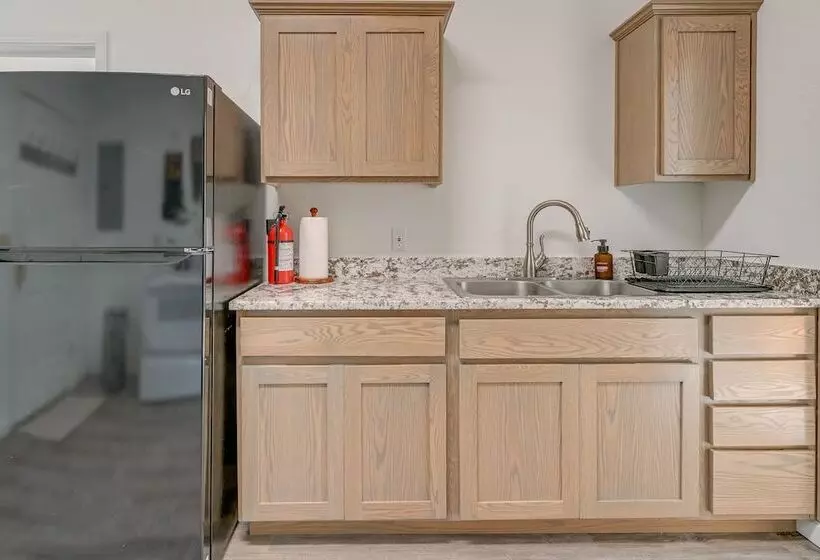 Charming Grants Pass Cottage W/ Patio & Gas Grill!