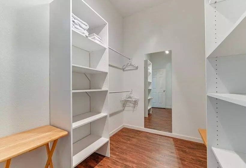 Charming Grants Pass Cottage W/ Patio & Gas Grill!