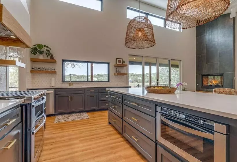 Chic Burnet Home On Lake Buchanan W/ 2 Fireplaces!