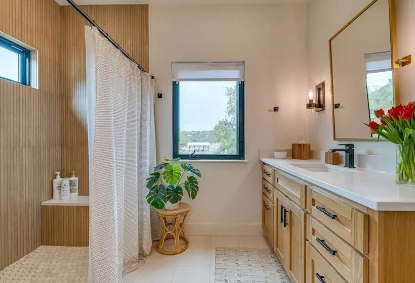 Chic Burnet Home On Lake Buchanan W/ 2 Fireplaces!