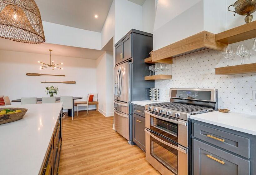 Chic Burnet Home On Lake Buchanan W/ 2 Fireplaces!