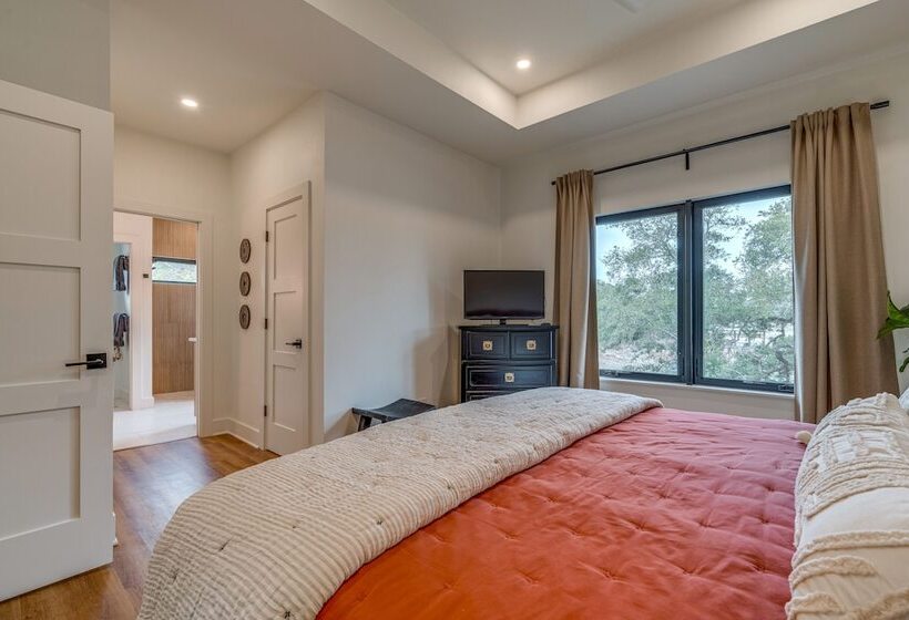 Chic Burnet Home On Lake Buchanan W/ 2 Fireplaces!