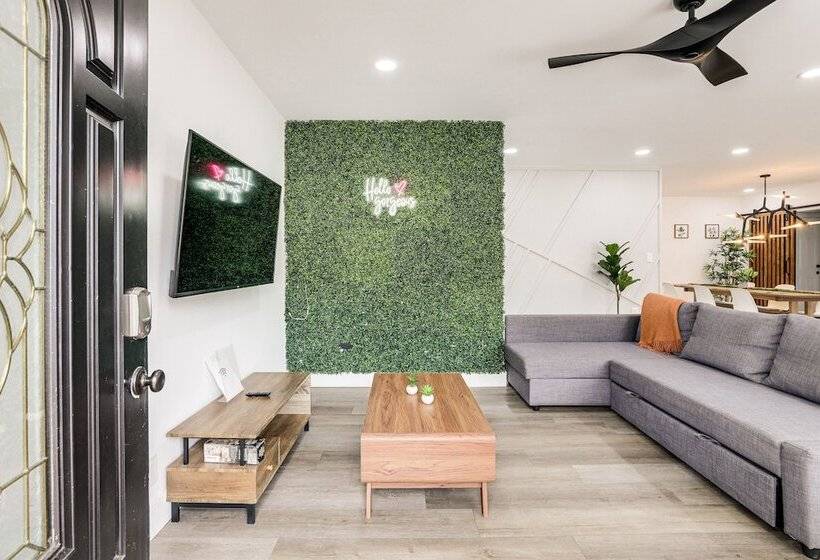 Decatur Home W/ Deck 9 Mi To State Farm Arena!