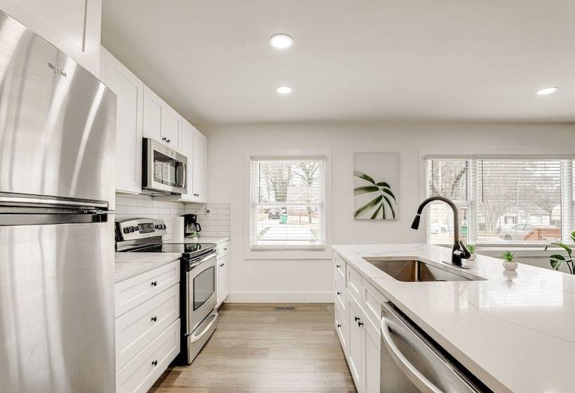 Decatur Home W/ Deck 9 Mi To State Farm Arena!