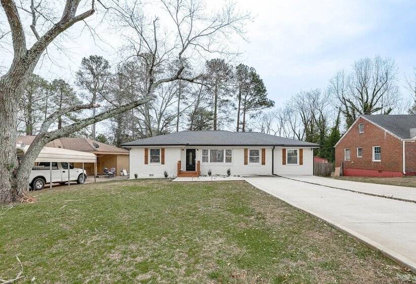 Decatur Home W/ Deck 9 Mi To State Farm Arena!