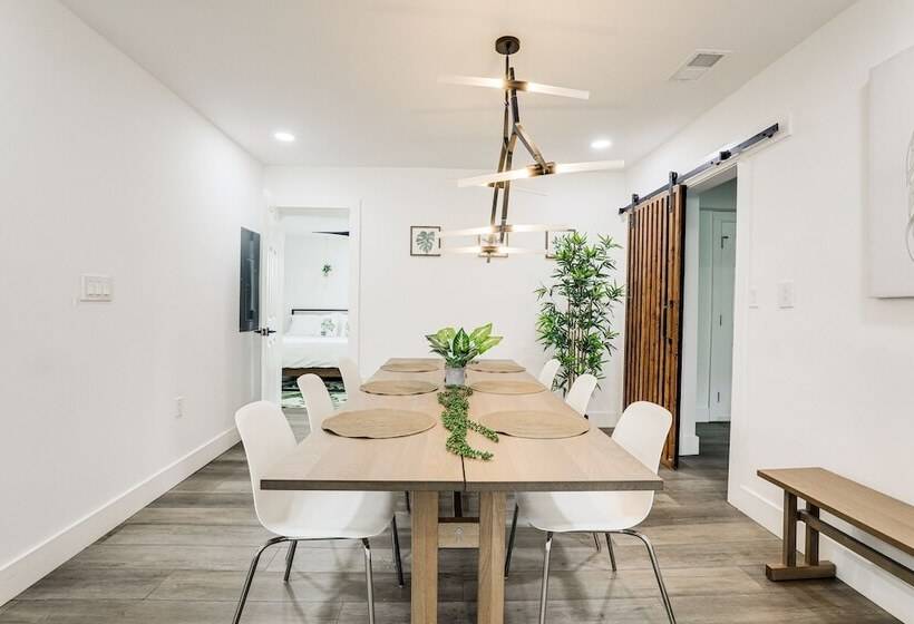 Decatur Home W/ Deck 9 Mi To State Farm Arena!