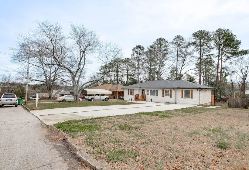 Decatur Home W/ Deck 9 Mi To State Farm Arena!