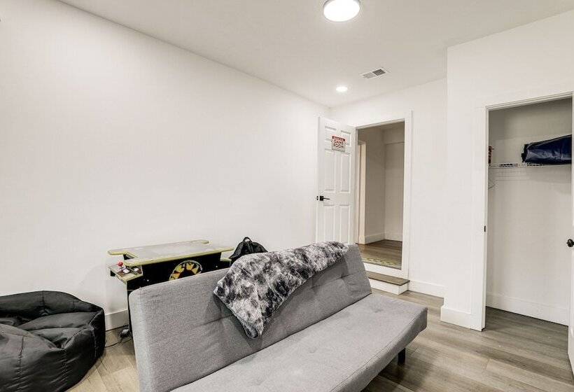 Decatur Home W/ Deck 9 Mi To State Farm Arena!