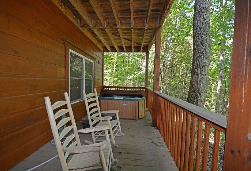 Hickory Hollow Lodge