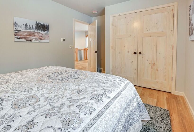 Lakefront Rhinelander Cottage W/ Private Dock!