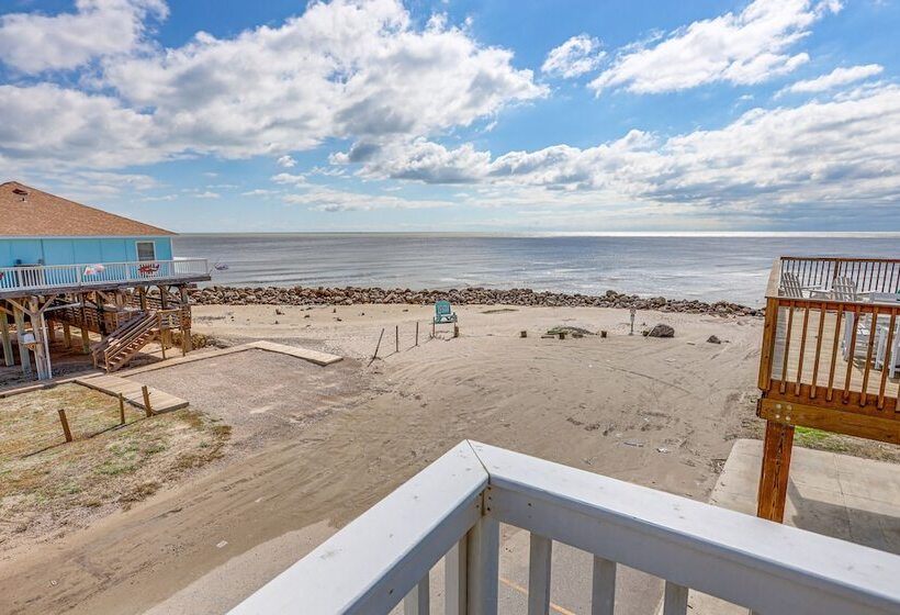 Footprints In The Sand    Luxe Freeport Home!