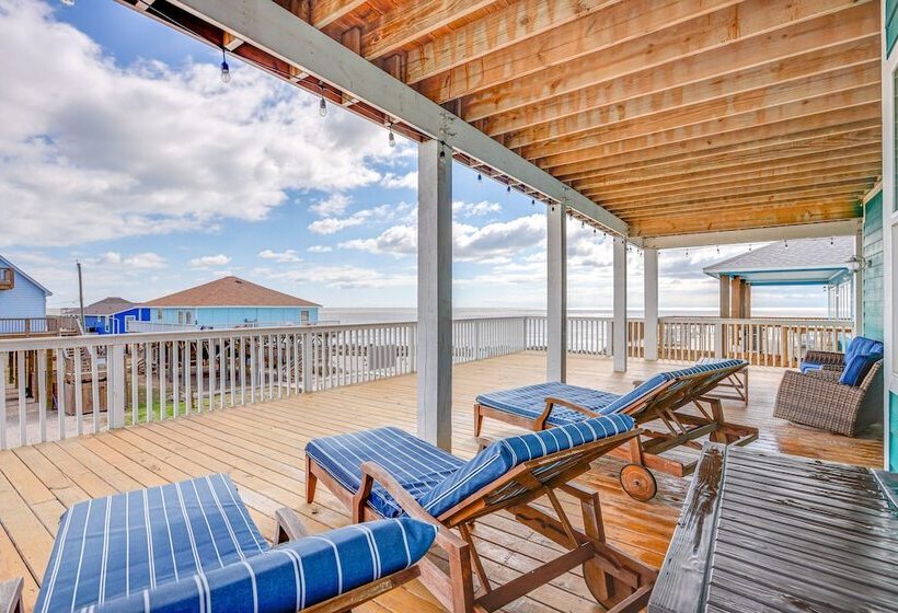 Footprints In The Sand    Luxe Freeport Home!