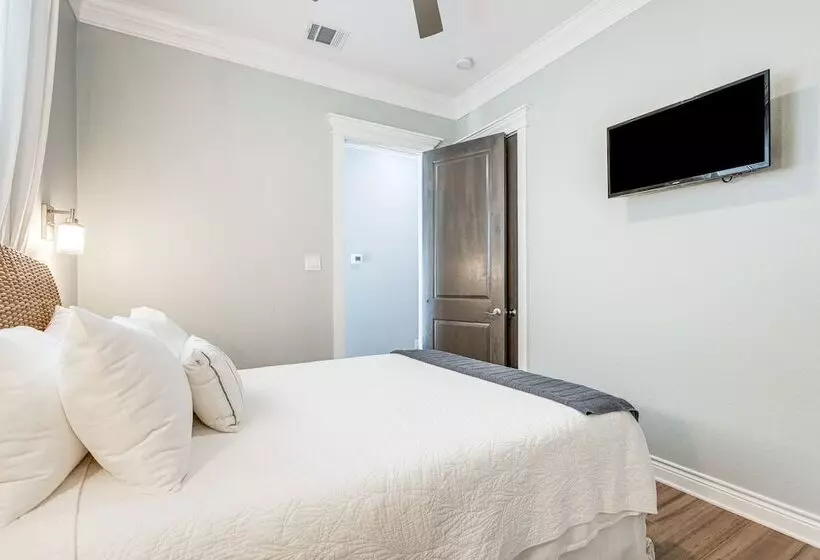 Footprints In The Sand Luxe Freeport Home!