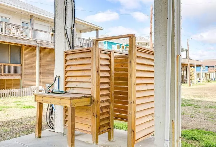 Footprints In The Sand Luxe Freeport Home!