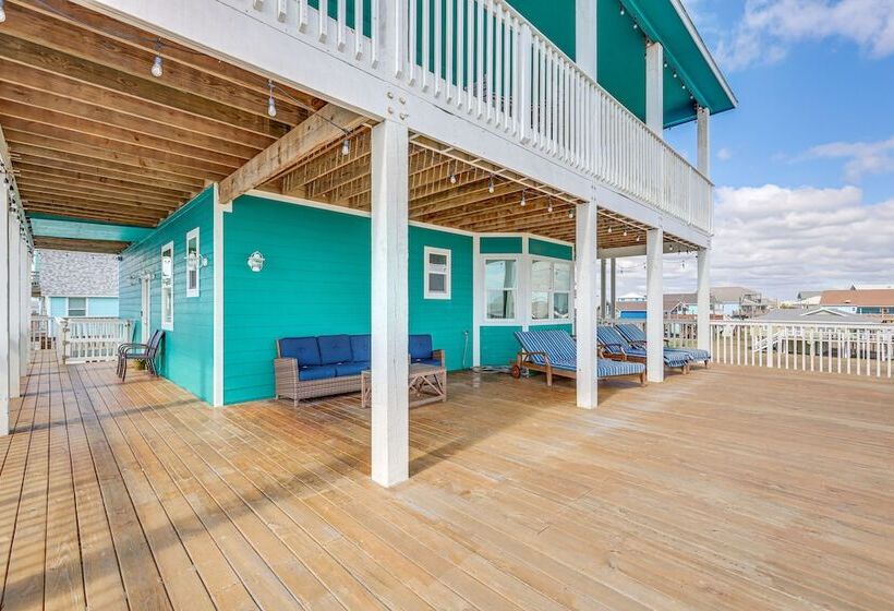Footprints In The Sand    Luxe Freeport Home!