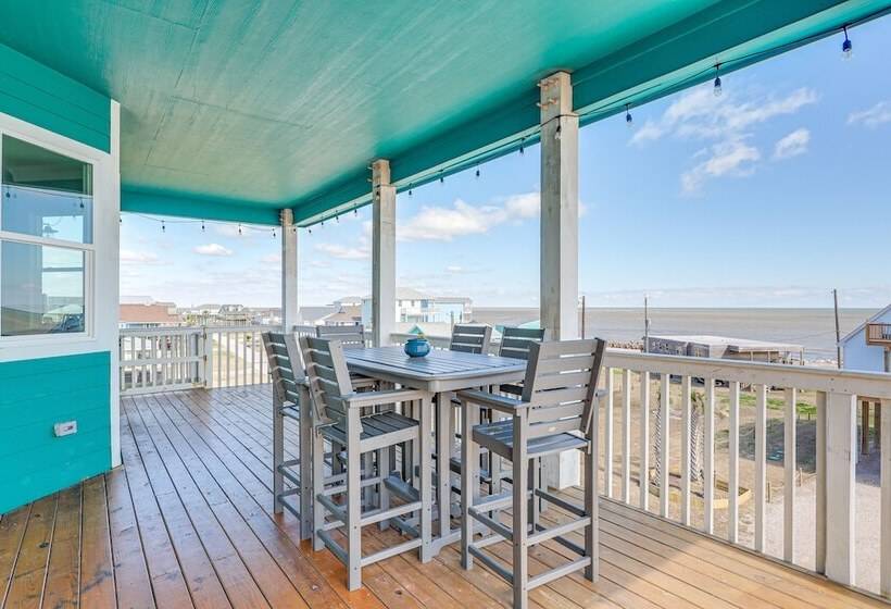 Footprints In The Sand    Luxe Freeport Home!