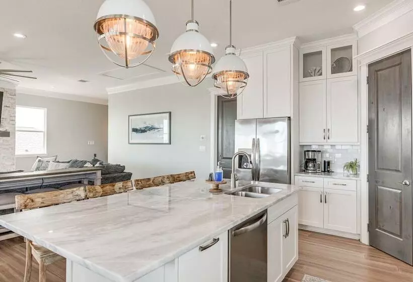 Footprints In The Sand Luxe Freeport Home!