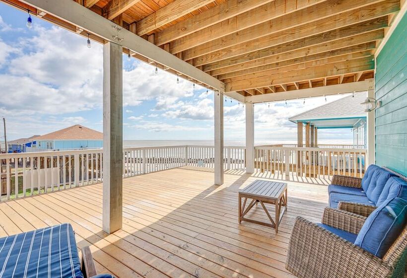 Footprints In The Sand    Luxe Freeport Home!