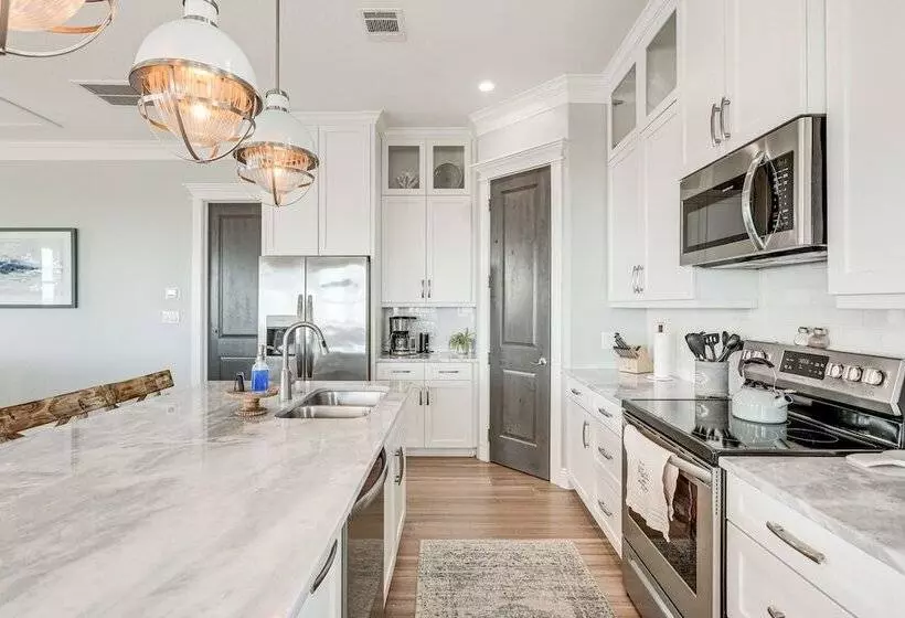 Footprints In The Sand Luxe Freeport Home!