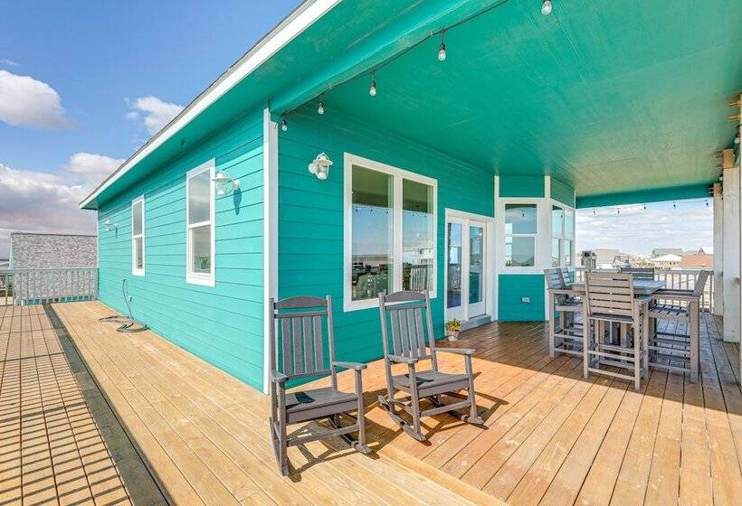 Footprints In The Sand    Luxe Freeport Home!