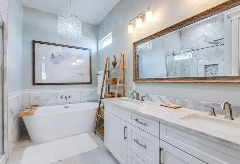 Footprints In The Sand Luxe Freeport Home!