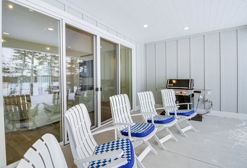 Luxury Serpent Lake Home W/ Gourmet Kitchen!