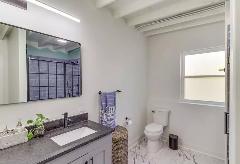 Modern Buckeye Lake Retreat: Game Room & Fire Pit!