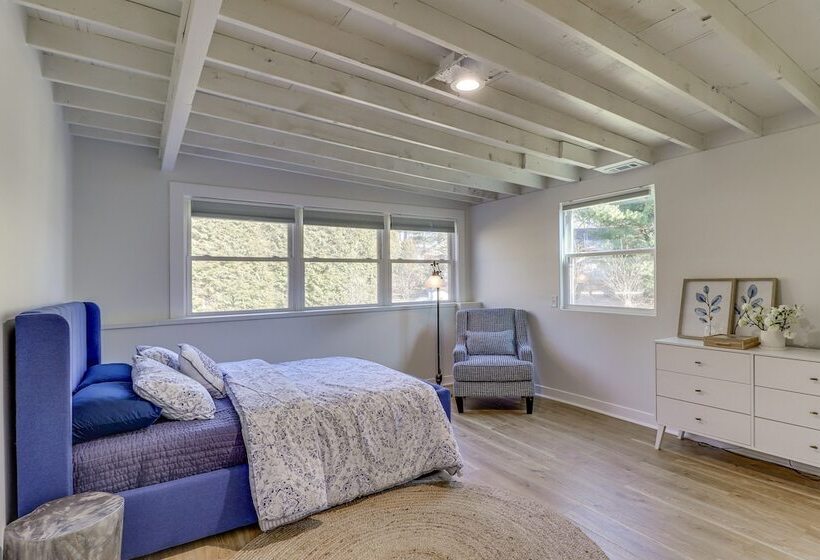 Modern Buckeye Lake Retreat: Game Room & Fire Pit!