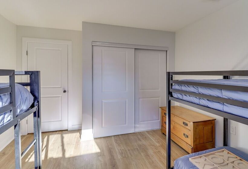 Modern Buckeye Lake Retreat: Game Room & Fire Pit!