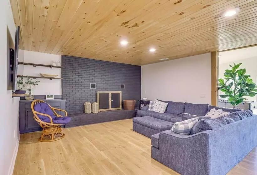 Modern Buckeye Lake Retreat: Game Room & Fire Pit!