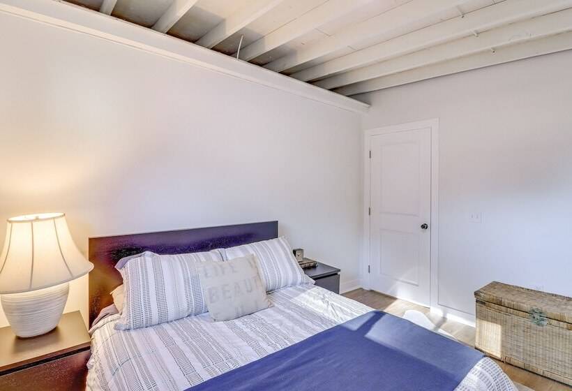 Modern Buckeye Lake Retreat: Game Room & Fire Pit!