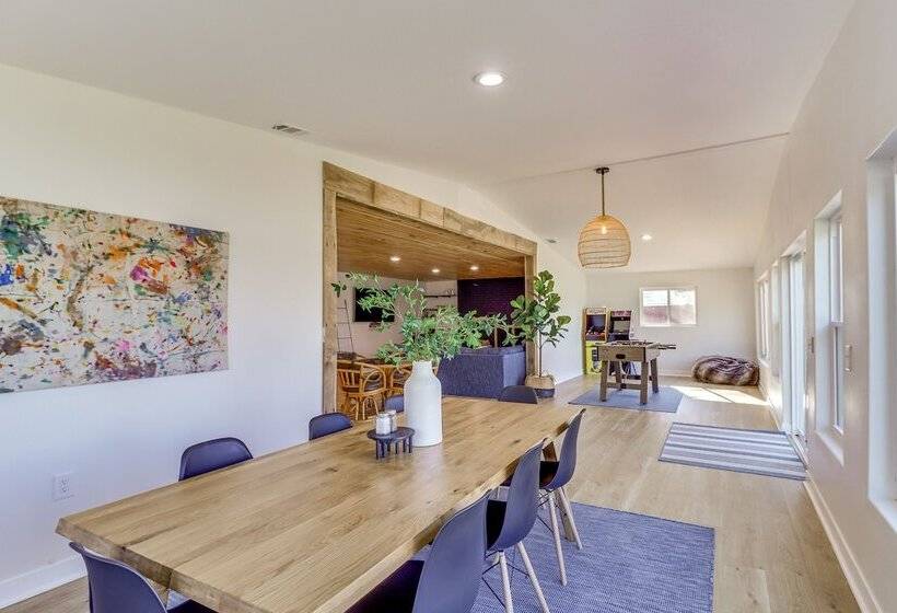 Modern Buckeye Lake Retreat: Game Room & Fire Pit!